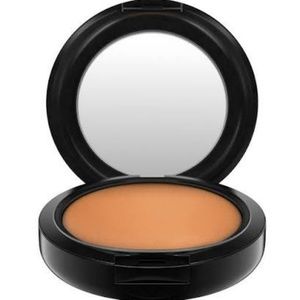 M·A·C Studio Fix Powder Plus Foundation